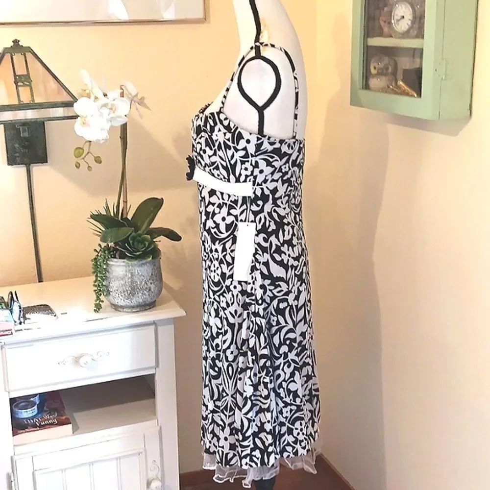 NWT Ruby Rox Monochrome Floral Pattern Dress - Picture 5 of 12